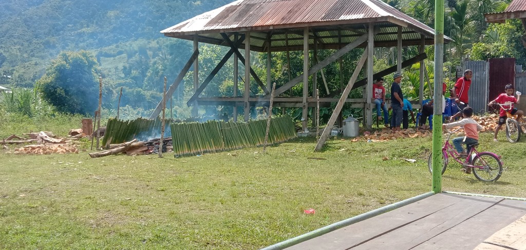 Tradisi Bakar Leumang saat Bulan Maulid